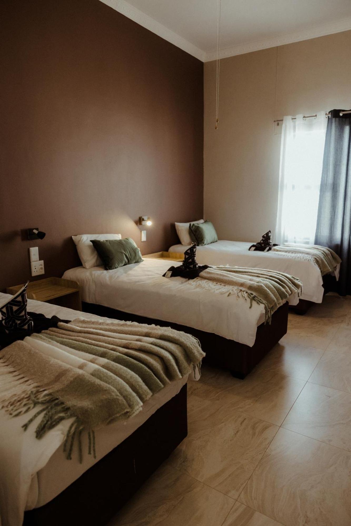 Out Of Africa Town Lodge Otjiwarongo Exterior photo